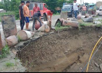 कोशी राजमार्गको बुढीपुल जिर्ण अवस्थामा,राजमार्ग अबरोध हुन सक्ने भन्दै स्थानीय युवा सडकमा