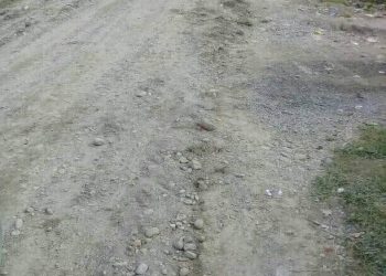औराबनी सितागंंज शाखा नहरको बाटो निर्माणकार्य  गुणस्तरहिन भएको भन्दै स्थानीयले गरे  बाटो अवरुद्ध