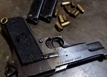 आटोमटिक पेस्तोल सहित २ जना मानिस पक्राउ