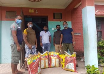 दुहबीको निसहाय बालबालिका सेवा आश्रममा स्थानीय युबाहरुको सहयोग, लकडाउनमा असंगठित मजदुर र असहायहरु राहतको पर्खाइमा