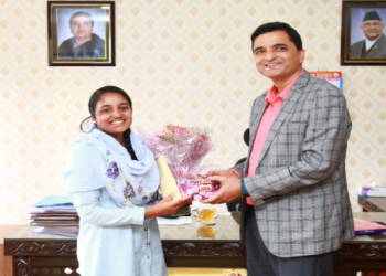 पर्यटनमन्त्री आफ्नो जन्मदिनको अवसरमा एसिड पीडित  मुस्कानलाई सहयोग