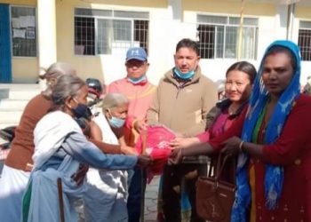 दुहबी ३ नम्बर वडा कार्यालयले १५० जनालाई कम्बल वितरण गर्यो