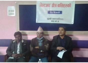 दुहबी बजारमा सडक विस्तारको सकस, भत्काउने सूचना गैरकानुनी रहेको स्थानीयको दाबी