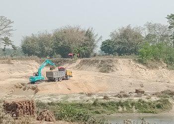 अवैधरुपमा बुढी खोला दोहन हुँदा दुहबीको बस्ती र बुढीगंगाको नम्बरी जग्गा उच्च जोखिममा