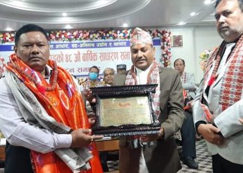 दुहबीका मेयर बेदनारायण गच्छदार सम्मानित