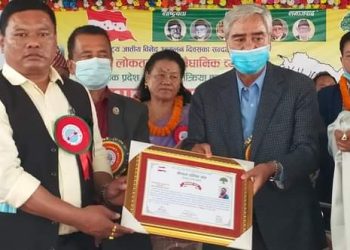 काङ्ग्रेस सभापति देउवा द्वारा मेयर गच्छदार सम्मानित