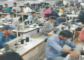 सरकारले श्रमिकको न्यूनतम पारिश्रमिक बढायो , साउनबाट मासिक १५ हजार