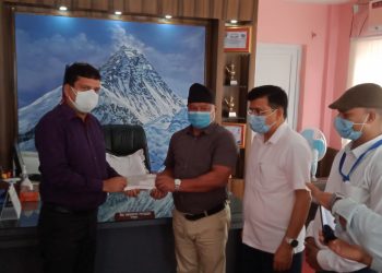दुहबी नगर अस्पताललाई अरिहन्त मल्टीफाइबर्सको ७ लाख