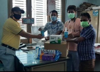 एशियन थाइ फुड्सद्वारा दुहबी प्रेस क्लबलाइ स्वास्थ्य सामाग्री हस्तान्तरण