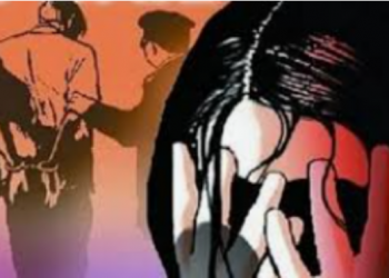 दुहबीमा फेरि १५ वर्षीया बालिकालाई जबर्जस्ती करणी गर्न खोजेको आरोपमा एक युवा पक्राउ ।
