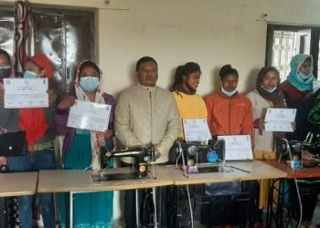 दुहबीमा पुराना कपडा बाट झोला बनाउने तालिमको समापन