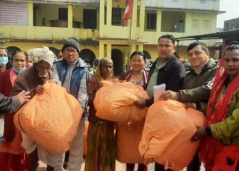 दुहबी वडा नम्बर ३ का जेष्ठ नागरिकलाइ कम्बल बितरण