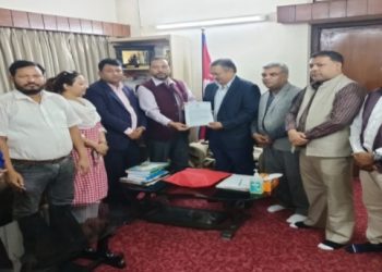 हजयात्रीको शुल्क घटाउन माग गर्दै गृहमन्त्रीलाई ज्ञापन