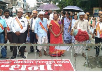 प्रदेशसभा अगाडि प्रदर्शन : थरुहट र कोचिला नामकरण गर्न माग
