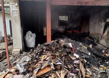 दुहबी ८ मा आगलागी हुँदा १६  लाखको क्षति
