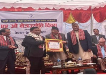 सभामुख  द्वारा  दुहबीका मेयर  गच्छ्दार सम्मानित