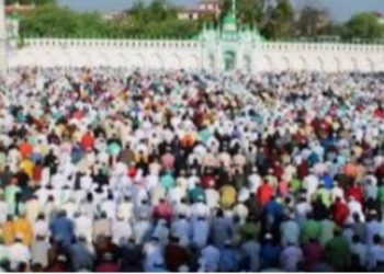 मुस्लिम समुदायले आज इदुलफित्र मनाउँदै ।