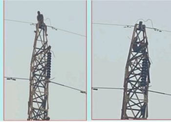 बुढीगंगामा हाइटेन्सनको पोलमा चढेका युवालाई ओह्राल्न धनकुटा पुगेका अध्यक्षलाई फर्काइदै