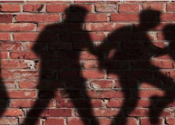 दुहबीबाट खटिएका  सादा पोसाक प्रहरीमाथी आक्रमण गरी लुटियो हथियार