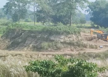 दुहबी र बुढीगंगामा मापदण्ड विपरित गैरकानूनीरुपमा अवैध किसिमले खोला दोहन गर्दै