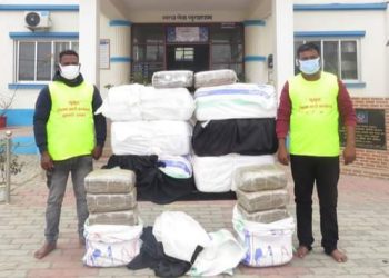 कोशी गाउँपालिका-६  बाट २ सय १६ केजी गाँजा सहित २ जना पक्राउ ।