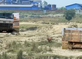 सुनसरी र मोरङमा माटो कारोबारीको रजगज अवैधरुपमा बुढी खोला दोहन गरी लाखौंको माटो बेच्दै ।