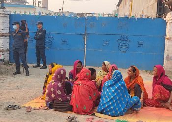 सुनसरीको अरविन्द पेपर उद्योगले श्रम शोषण गरेको भन्दै १ महिना देखि मजदुर आन्दोलित ।