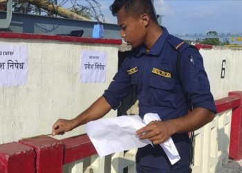 प्रहरीले निषेध गर्‍यो कोशी ब्यारेजको पुलमा पैदल हिँड्न र चढ्न