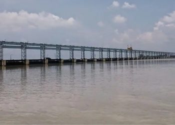 काेशी ब्यारेजबाट बस खस्याे ।