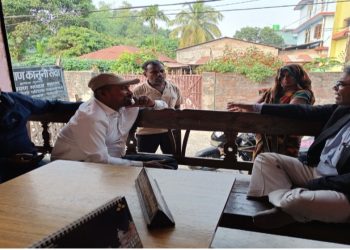 देवानगञ्जका अध्यक्ष सवारी बिग्रिएपछि मोटरसाइकल चढेर जनताको समस्यामा सहयोग गर्न इनरुवा पुगे