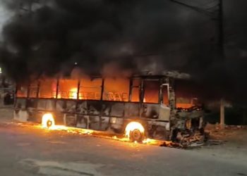 खनारमा बसको ठक्करबाट छात्रा सम्झना यादवको मृत्यु आक्रोशित स्थानीय द्वारा बसमा आगजनी