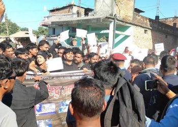 दुहबीमा छाला उद्योगले गरेको सार्वजनिक सुनुवाइ स्थानीय द्वारा बिथोलियो दुर्गन्ध फैलिएको कारण गाउँमा बिहे गर्न छोरी दिन छाडिए : स्थानीयको पीडा