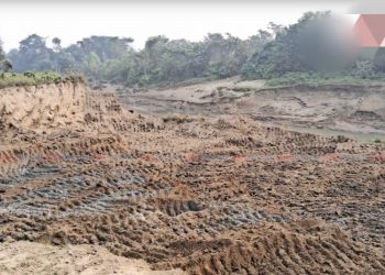 दुहबीमा ठेकेदारको मनपरी ठेक्कानै नलागेको ठाउँमा लाखौं रुपैया कर उठाउदै बुढी खोलामा अवैध उत्खनन हुदा बस्ति जोखीममा