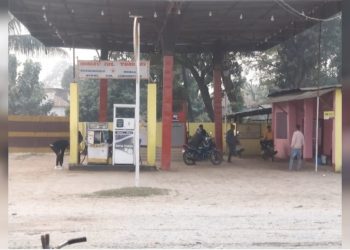 सुनसरीको भगत पेट्रोल पम्पले ग्राहक लाई ठगदै गरेको आरोपमा निगमले गरे मम्प सिल ।