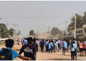 सिरहाको ज.मा.बि मा बिद्यार्थी र प्रहरीबीच झडप