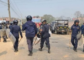 प्रेमसम्बन्धको विषयमा विवाद हुँदा २० जना घाइते, प्रहरीको गाडी जलाइयो, गोदाममा समेत आगजनी