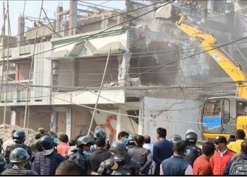 दुहबी बजारमा चल्यो ७ डोजर ।