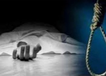 दुहबीमा झुन्डिएको अवस्थामा एक युवती मृत फेला मृतकका आफ्न्तले भने हामी नआउन्जेल शव लाई नछुनु