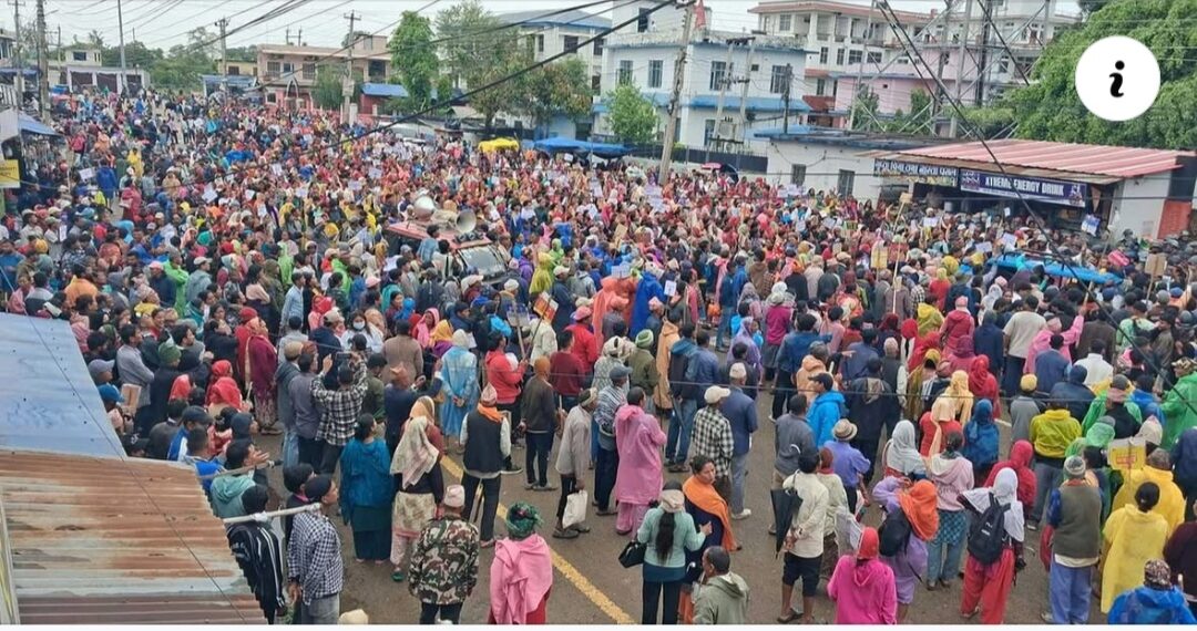 बर्दियाका सुकुमवासी र अव्यवस्थित बसोबासी सरकारविरुद्ध प्रदर्शनमा