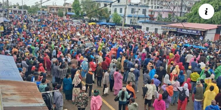 बर्दियाका सुकुमवासी र अव्यवस्थित बसोबासी सरकारविरुद्ध प्रदर्शनमा